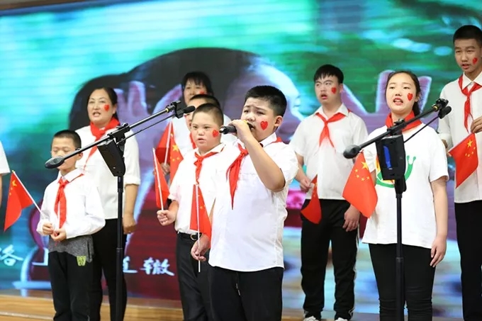 西安中医脑病医院举办“奋进新时代，欢歌迎国庆”唱红歌比赛