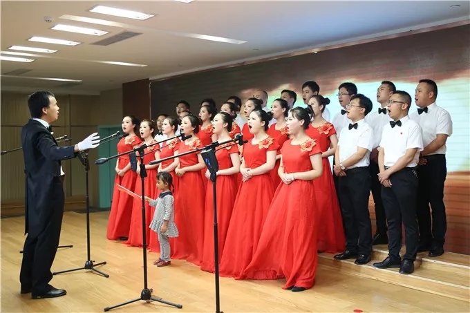 西安中医脑病医院举办“奋进新时代，欢歌迎国庆”唱红歌比赛